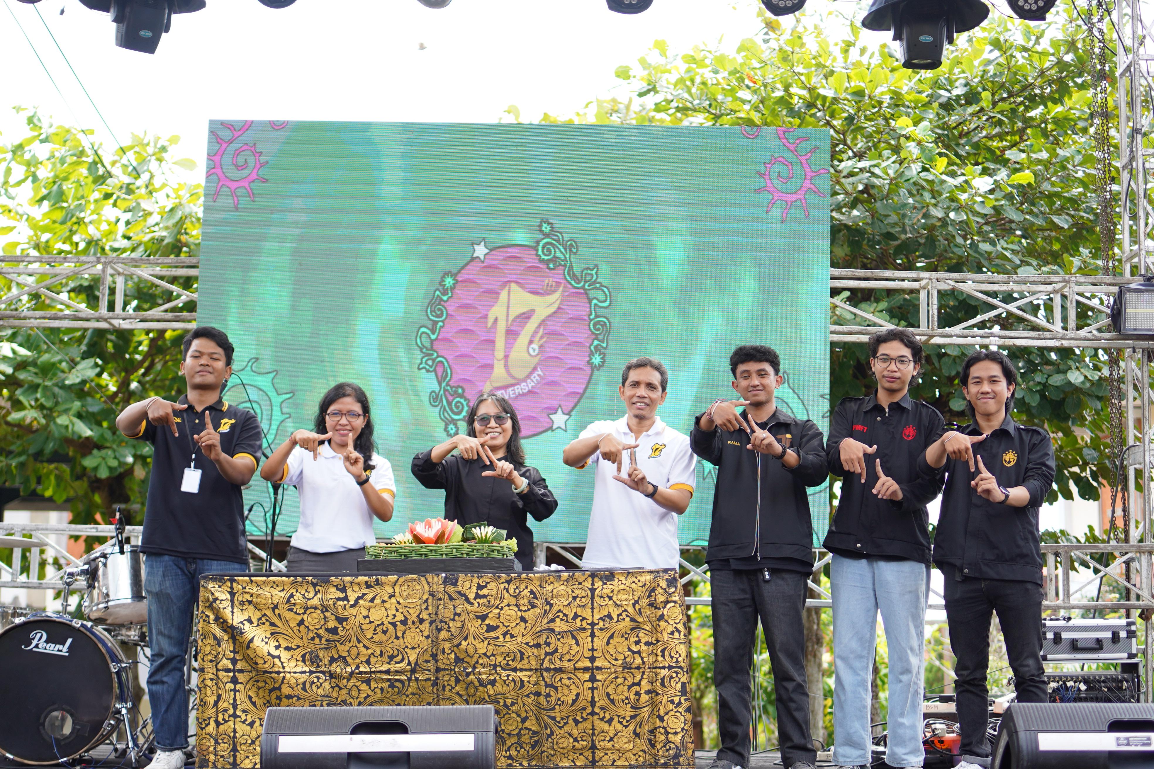 Puncak Ceremony 17VERSARY: Merayakan Semangat dan Kebersamaan Civitas Teknologi Informasi