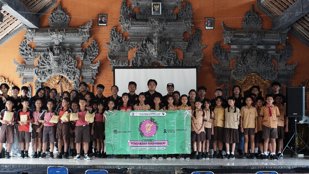 Pengabdian Masyarakat IT-Versary 17th Sosialisasi Teknologi Informasi untuk siswa-siswa SD Aan