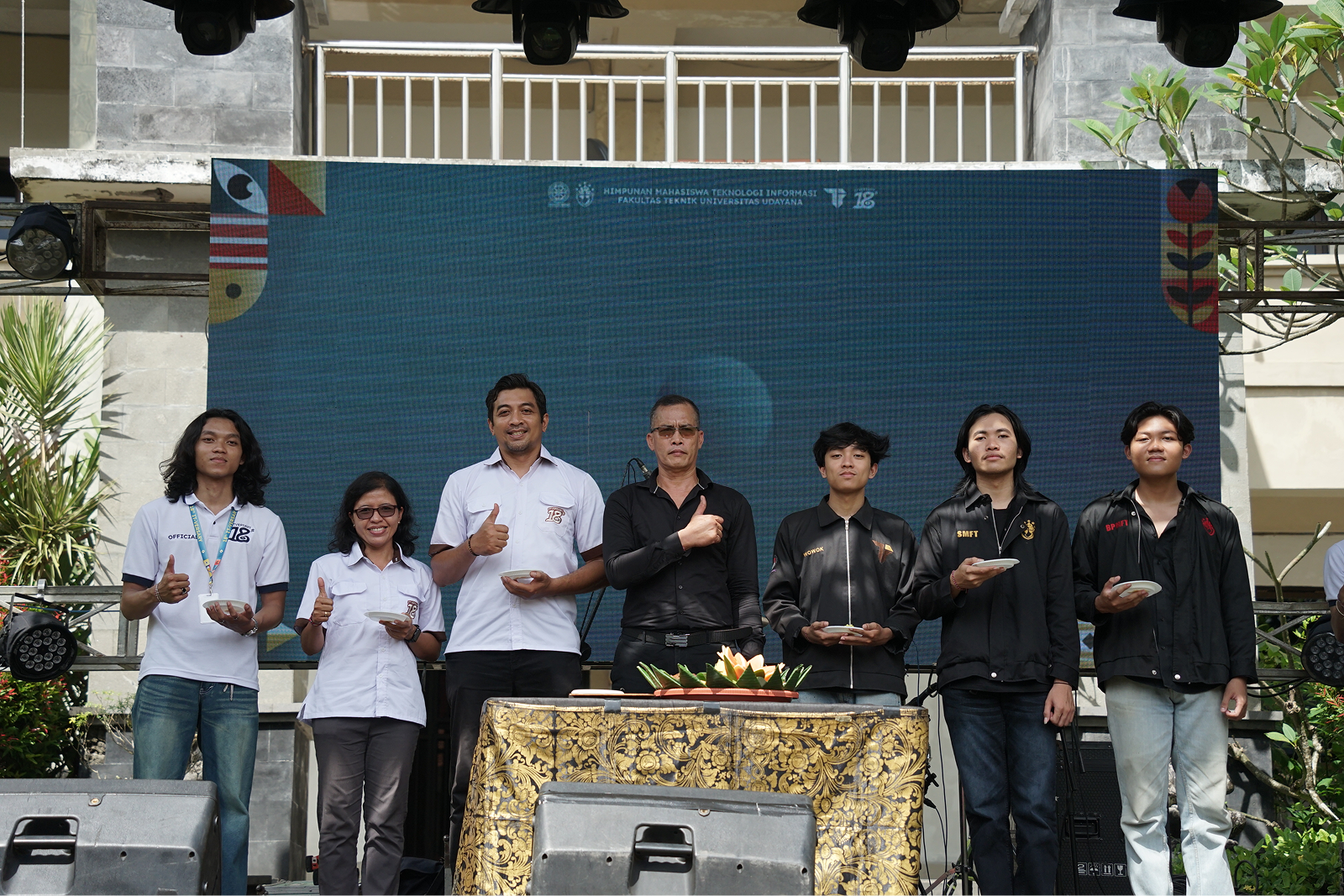 Dokumentasi Potong Tumpeng The 18th IT-VERSARY